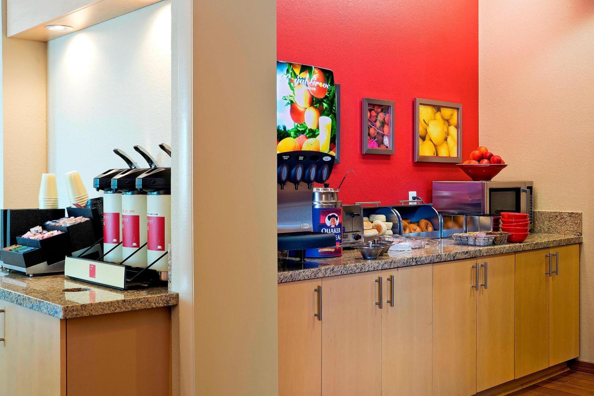 Towneplace Suites By Marriott Dodge City Exteriör bild