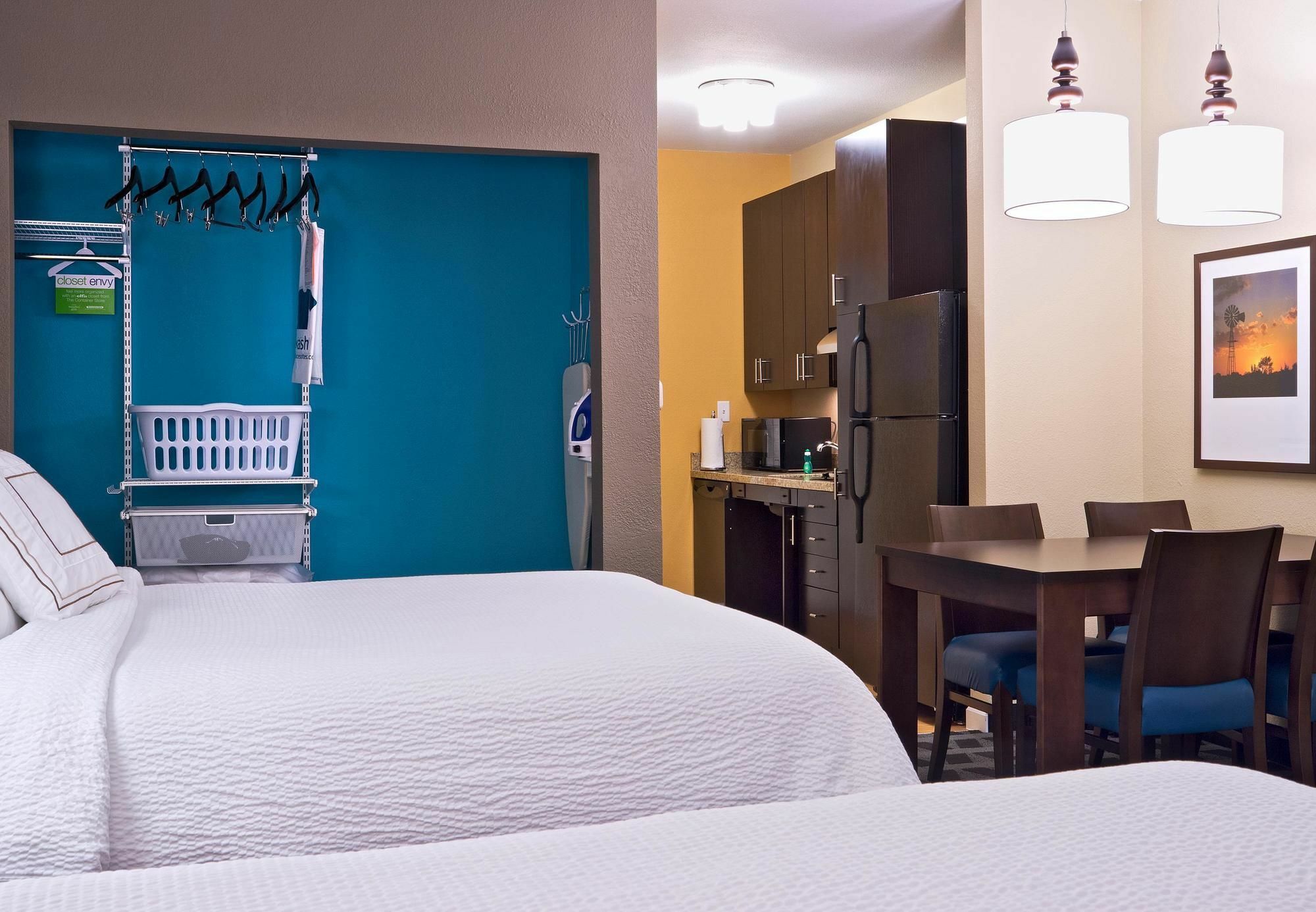 Towneplace Suites By Marriott Dodge City Exteriör bild