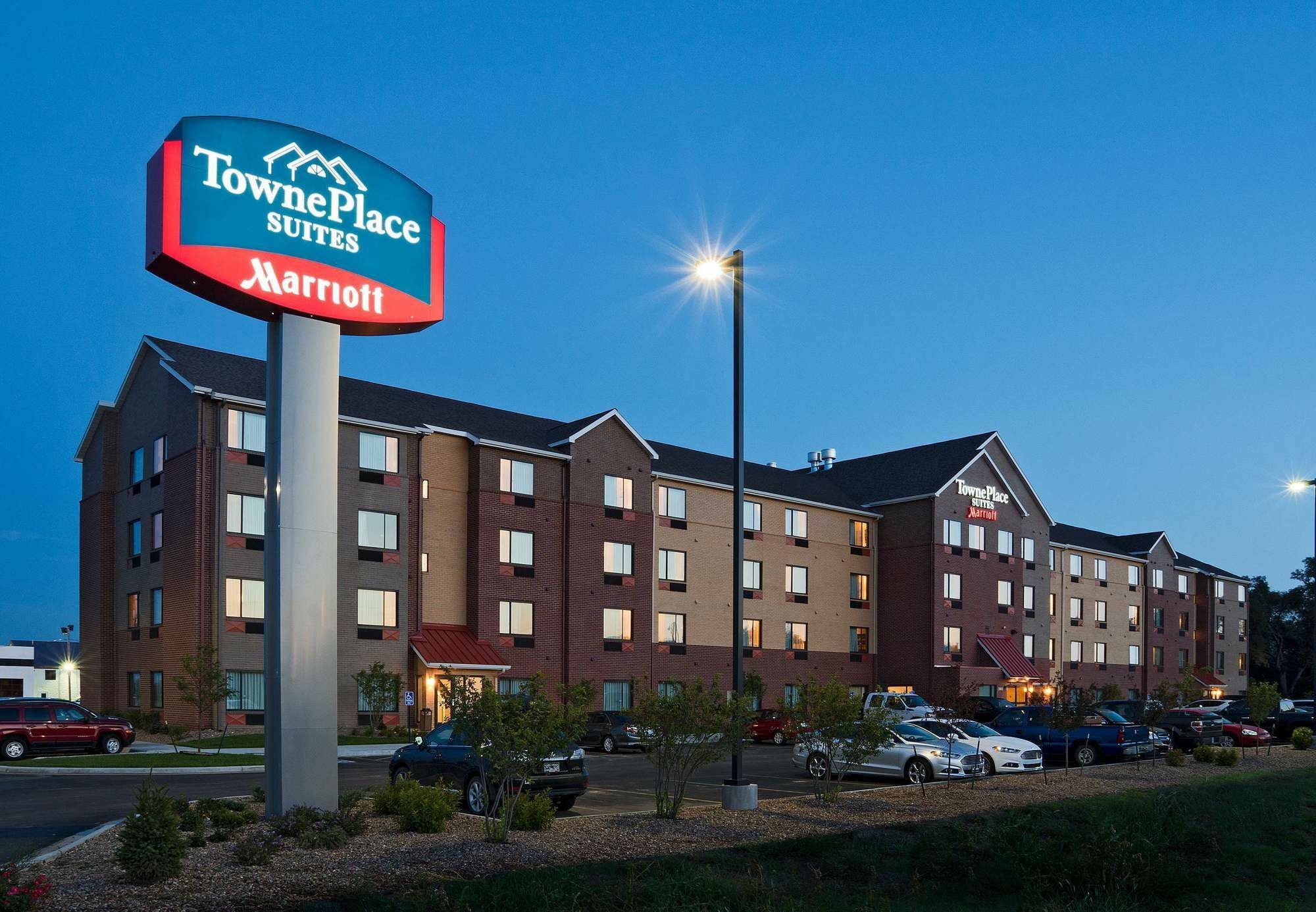 Towneplace Suites By Marriott Dodge City Exteriör bild